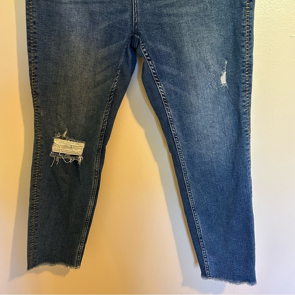Judy Blue Howdy Embroidered Distressed High Rise Boyfriend Jeans Size 11/30 - Picture 6 of 11